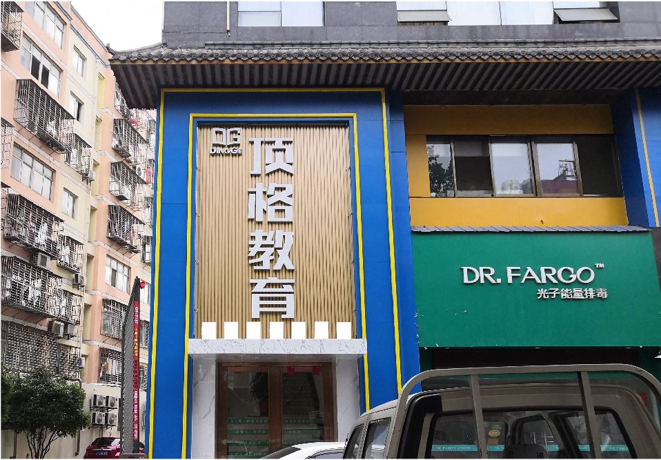 阳朔门头设计要符合门店特色。