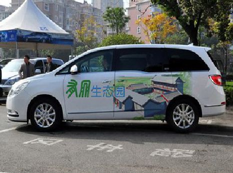 阳朔户外车贴喷绘如何保持效果?